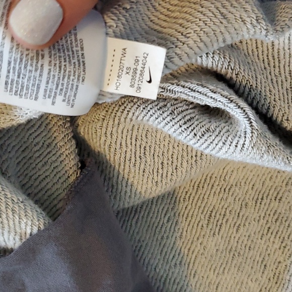 Nike gray sweatshirt with kangaroo pocket and extra zipper pocket XS - Picture 13 of 13
